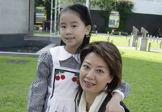 香港知名女星切除子宫，三次流产，为女儿隐忍老公婚内出轨十年  第6张