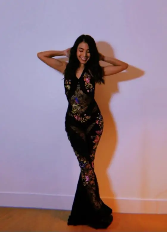 香港知名女星穿透视装庆生，好身材一览无余，曾因失恋三度自杀  第2张