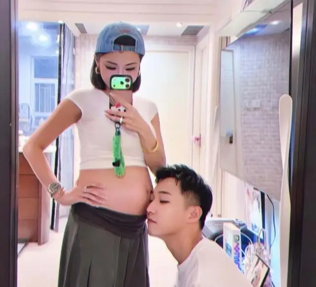 恭喜!TVB知名男星宣布妻子怀孕,娶富家千金当上门女婿 第4张 恭喜!TVB知名男星宣布妻子怀孕,娶富家千金当上门女婿 第4张