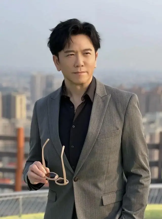 TVB前当家小生久违晒近况！油腻形象不再，情史丰富两度离婚  第5张