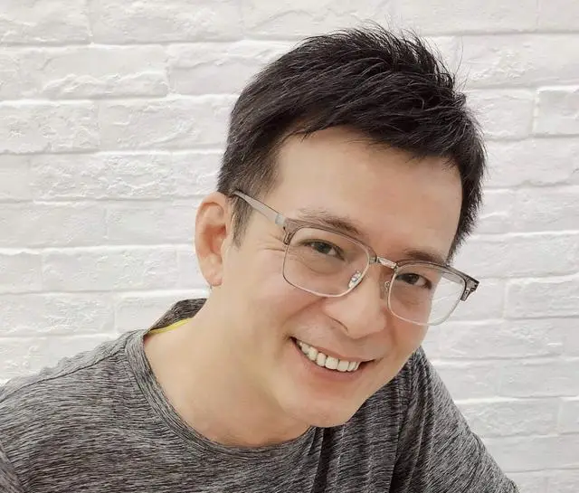 香港知名男星否认恋情，承诺为亡妻终身不娶，已正式退出娱乐圈  第10张