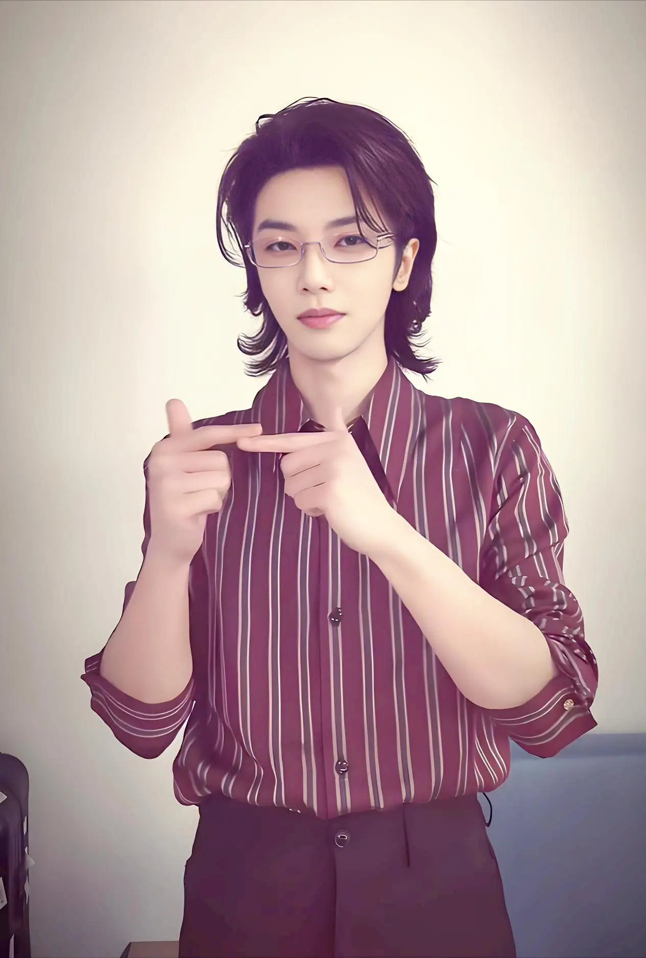 殷秀梅、华晨宇手挽手下班引热议！殷秀梅与洋丈夫离婚了吗？  第3张