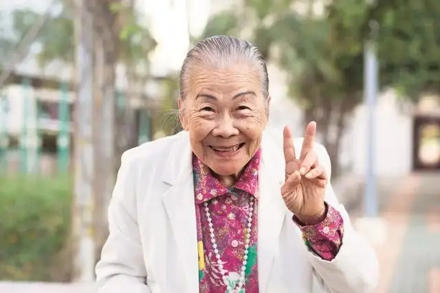 TVB“御用婆婆”95岁大寿！视后暖心留言，揭开绿叶背后的辛酸泪  第5张